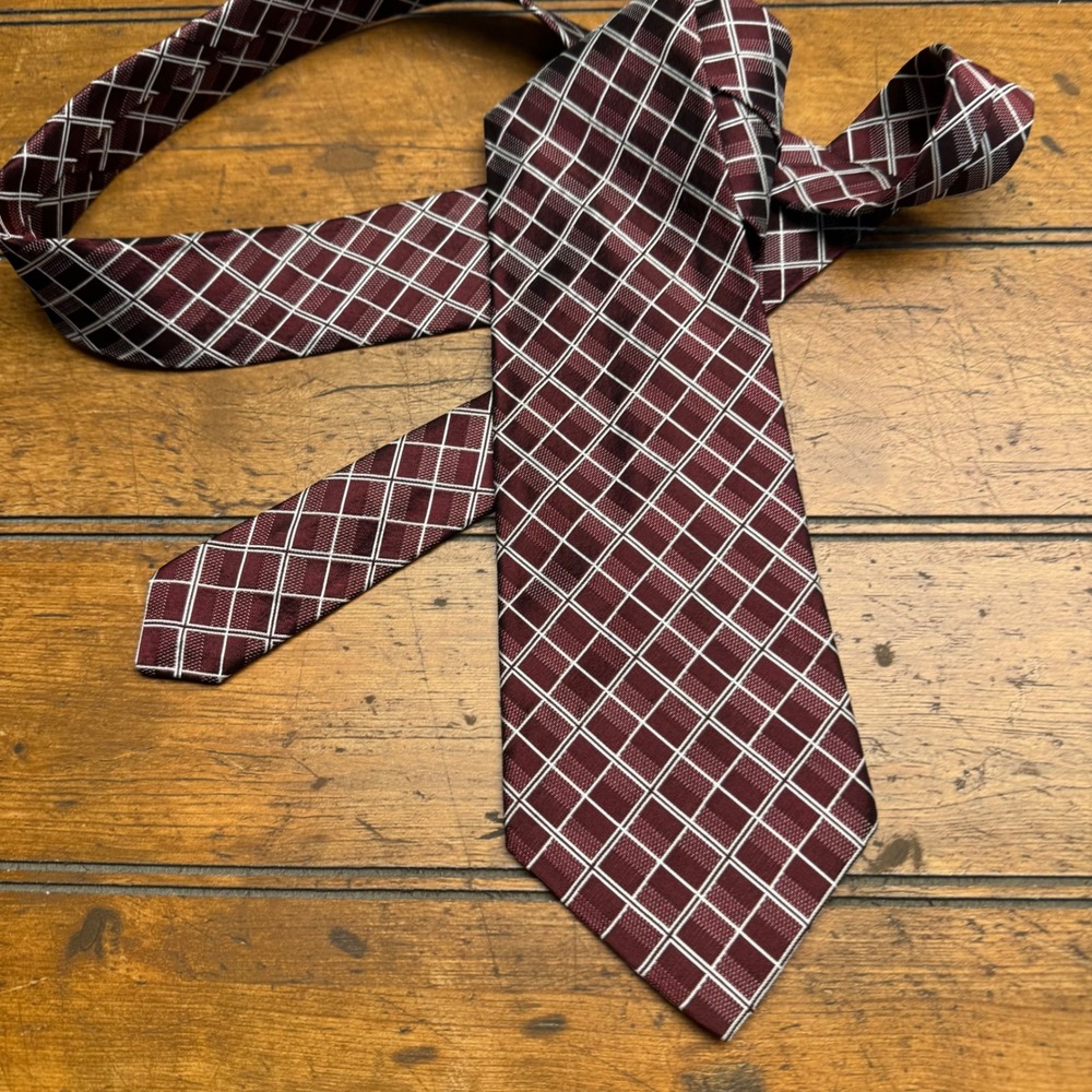 Ralph Lauren Men's Burgundy White Plaid Silk Necktie‎ Hand Finished